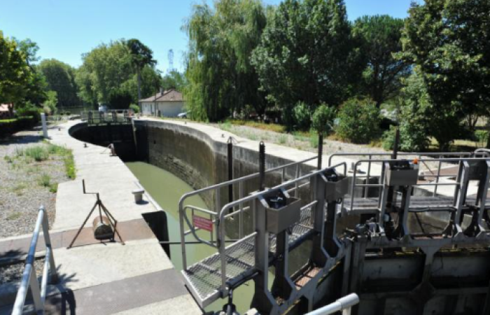 photo d'une écluse du canal du midi